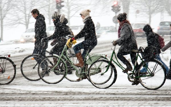 Se protéger du froid à vélo : quel équipement pour l'hiver