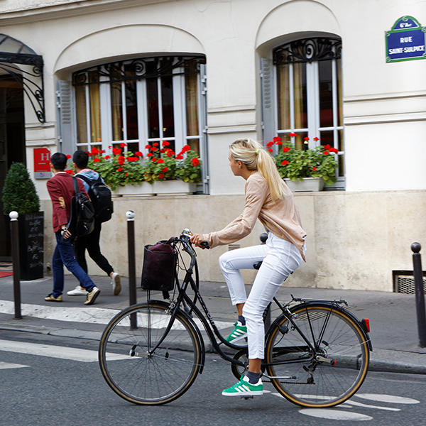 Cet accessoire vélo indispensable pour vos trajets quotidiens est  disponible à un prix dérisoire - Le Parisien